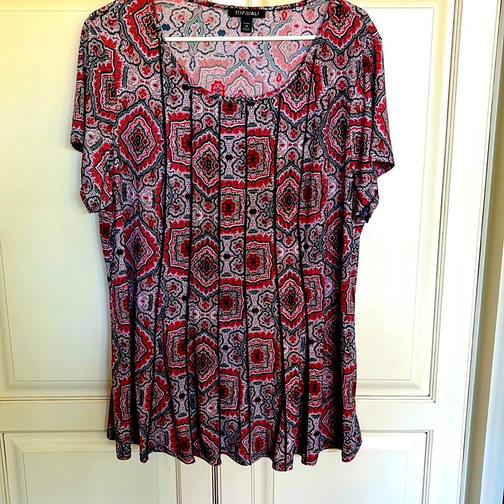 Roz & Ali swing top. Multicolored with stitched piping. 2XL